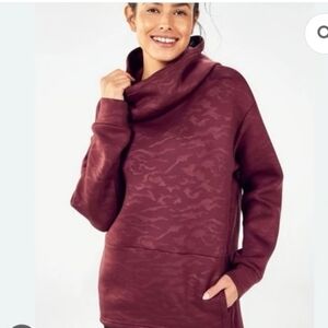 Fabletics Camo LOTTA cocoon Black Cherry large